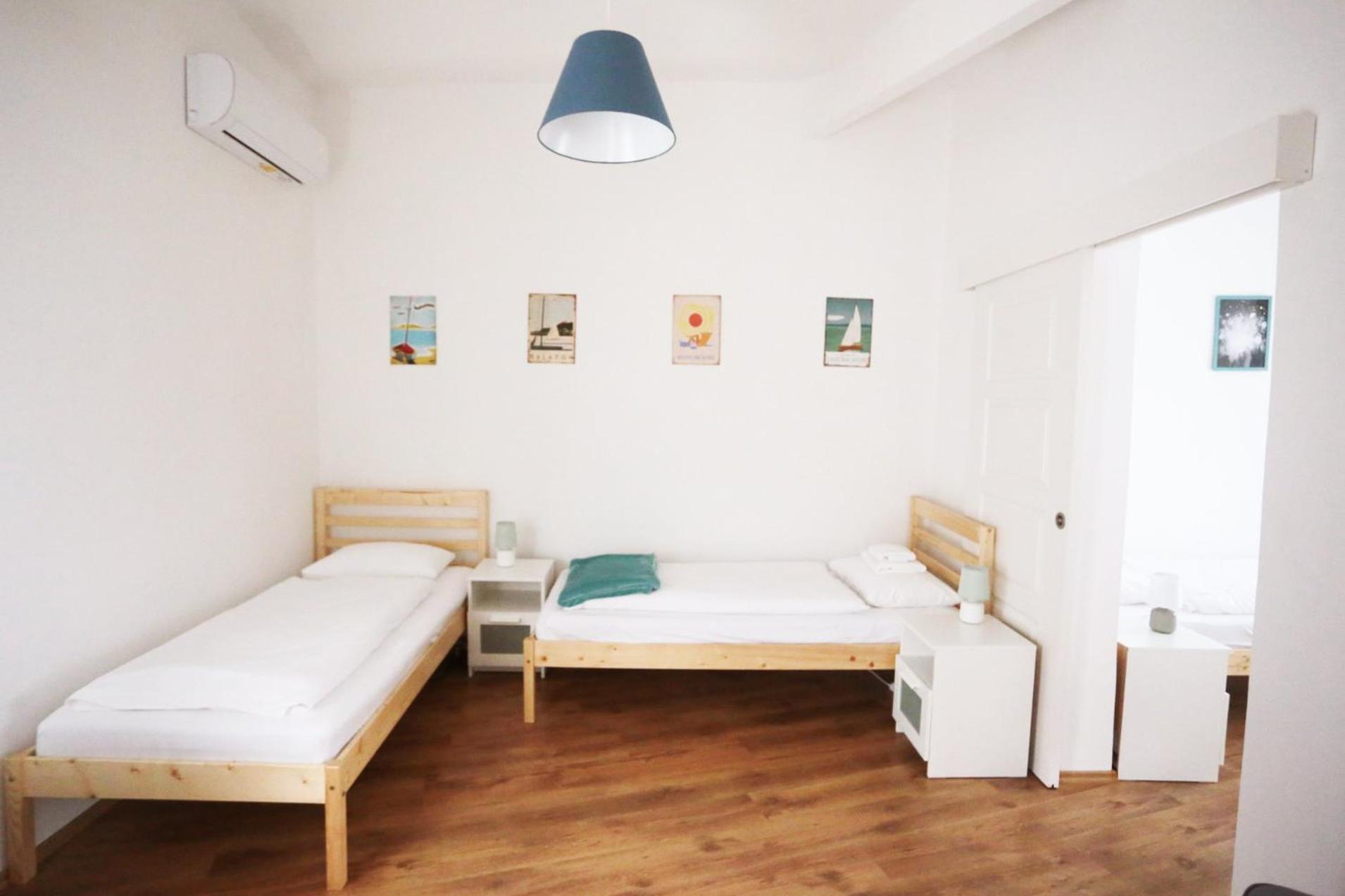 Jokai 19 Vendeghaz Apartment เวสเปรม ภายนอก รูปภาพ