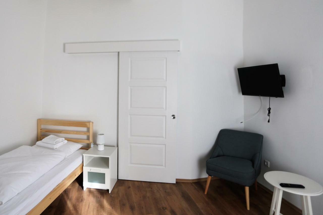 Jokai 19 Vendeghaz Apartment เวสเปรม ภายนอก รูปภาพ