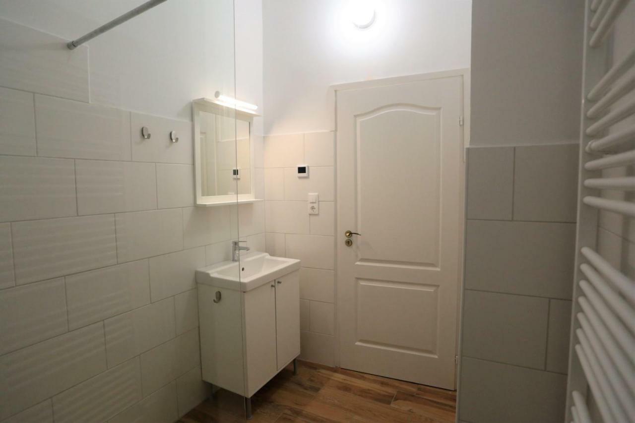 Jokai 19 Vendeghaz Apartment เวสเปรม ภายนอก รูปภาพ