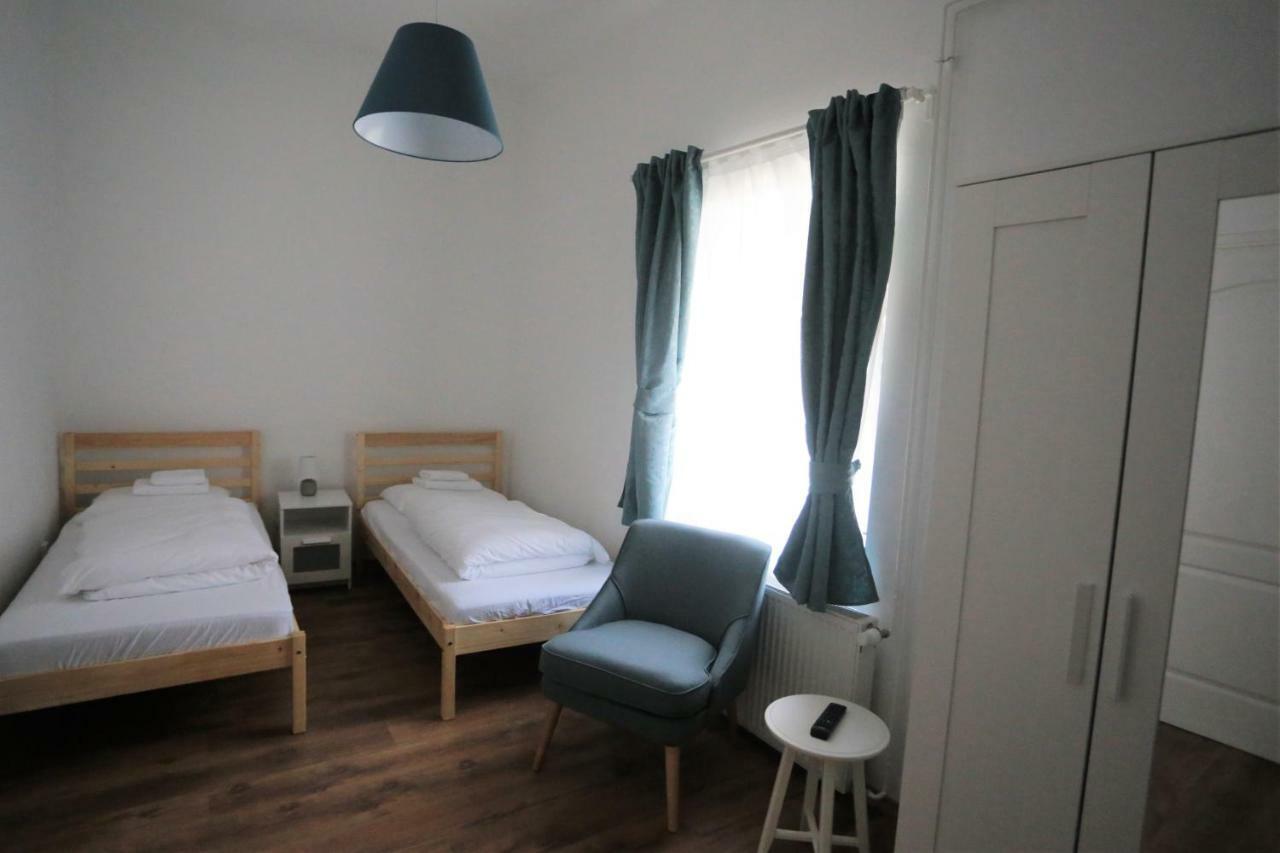 Jokai 19 Vendeghaz Apartment เวสเปรม ภายนอก รูปภาพ