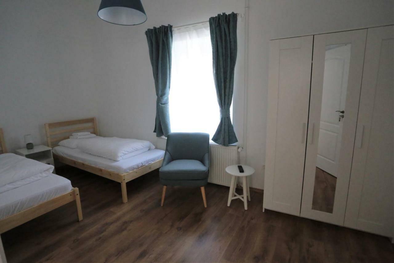 Jokai 19 Vendeghaz Apartment เวสเปรม ภายนอก รูปภาพ