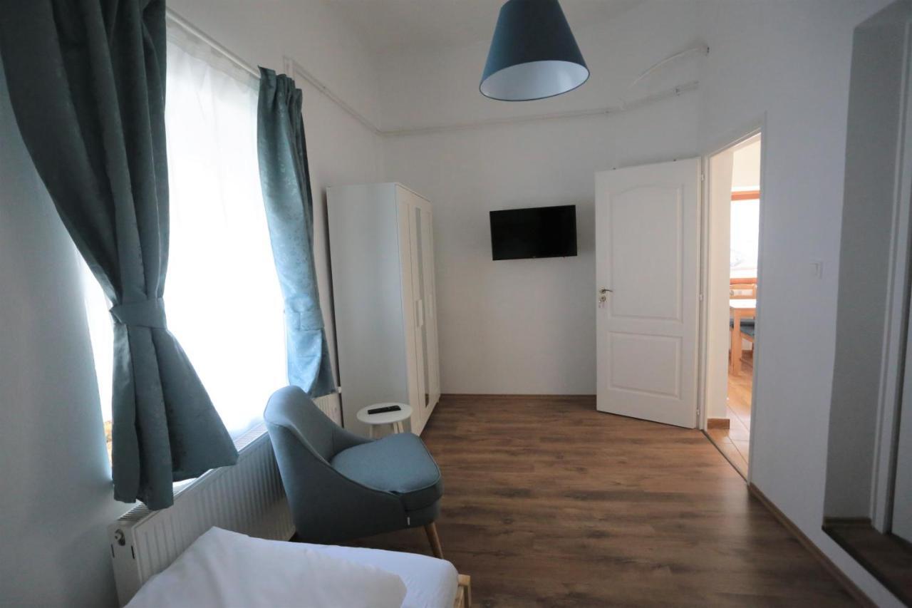 Jokai 19 Vendeghaz Apartment เวสเปรม ภายนอก รูปภาพ